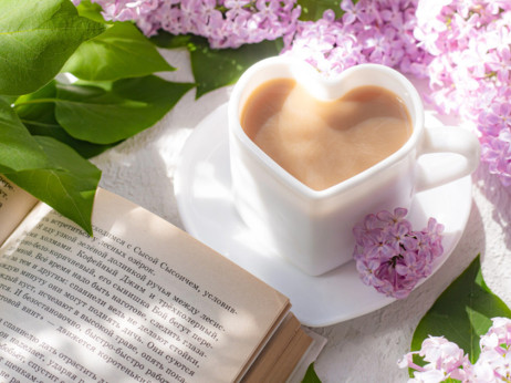 Pomladni meni za dušo: najnovejše knjige, filmi in serije