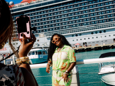 Križarjenja, vplivneži in milijoni: kako ustvarjalci vsebin polnijo ladje