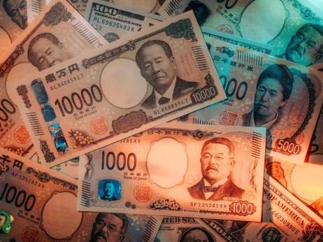 Kako lahko Japonska uporabi naftni trg za podporo jenu