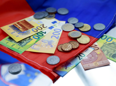 Zgodbe tedna: brezplačni bančni računi, ETF-ji na domači borzi, primerjava potrošniških kreditov