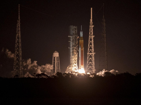 Uspešna iztrelitev: Nasini astronavti na zgodovinski misiji proti Luni