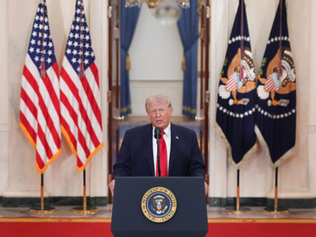 Trump pod pritiskom zaveznikov zaradi visokih cen nafte in strahov dolge vojne