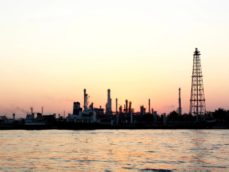 Vojna z Iranom je pravkar zlomila petrodolar