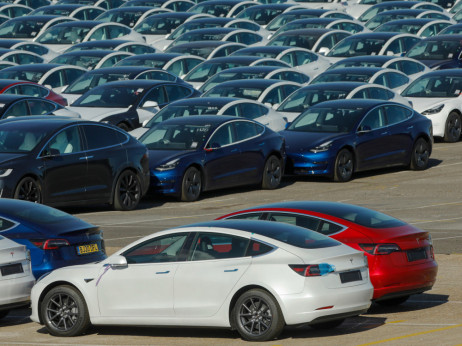 Draga goriva Slovence opogumljajo v uvoz rabljenih e-avtov