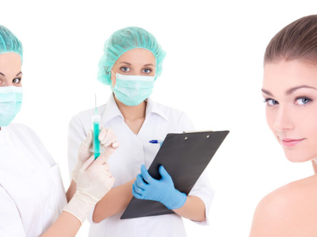 Medicinski turizem: kaj žene Slovence na estetske posege v tujino