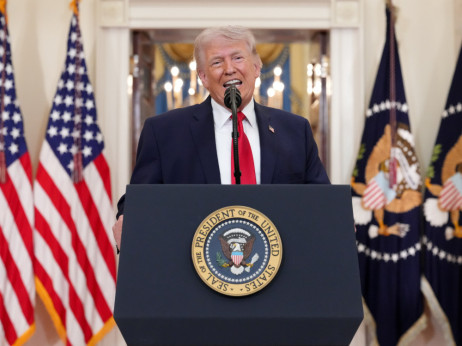 Top 5 novic za začetek dneva: Trump napadel iransko infrastrukturo