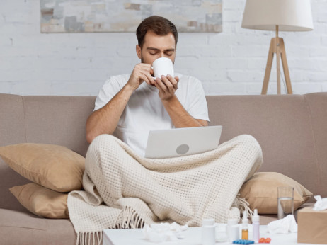 Bolniške odsotnosti: lani še več izgubljenih dni, letos ostrejša pravila in nadzor!