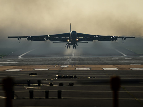 ZDA Iran napadajo z naprednim orožjem, ki bi ga potrebovale proti Kitajski