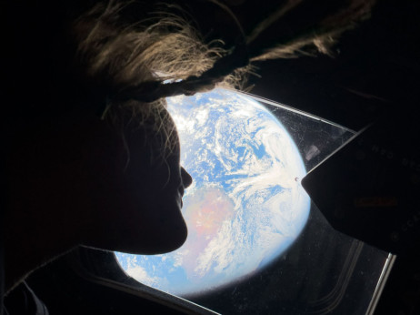 Top 5 novic za začetek dneva: Okoli Lune in nazaj