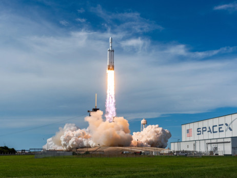 Je SpaceX vreden dva bilijona dolarjev? Ključna vprašanja pred Muskovim velikim IPO-jem