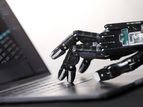 AI-pranje: kaj v resnici poganja val odpuščanj v IT-sektorju