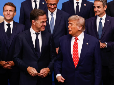 ZDA z odprtjem Hormuza pritiskajo na Nato