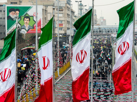 Premirje, ki je pomirilo trge, ne pa tudi Bližnjega vzhoda: bo dvotedenska prekinitev ognja vzdržala?