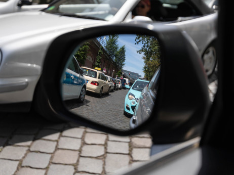 Nemčija povečuje pritisk na EU, da omili pravila o izpustih avtomobilov