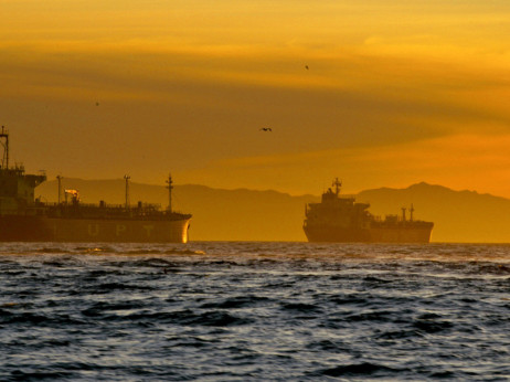 Hormuška ožina ostaja zaprta: Kaotičen vikend za tankerje