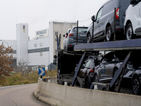Kitajska konkurenca Renault sili v reze: Na udaru petina inženirjev