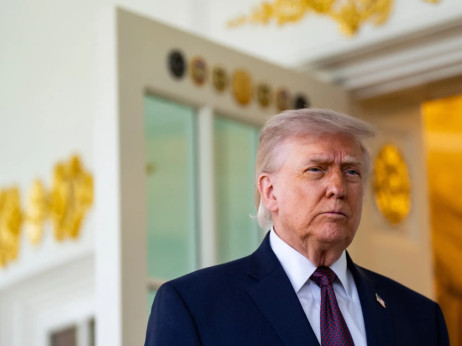 ZDA in Iran si prizadevata za nadaljevanje pogajanj, napetosti v Hormuzu pa se zaostrujejo