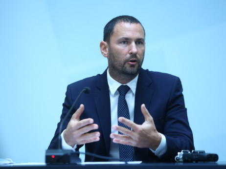 Guverner Primož Dolenc: 'Nepremičninski trg se je nekoliko umiril, precenjenost se je nekoliko zmanjšala'