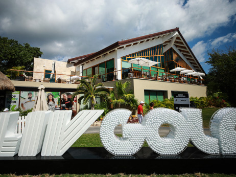 Savdijci se umikajo iz golfa in preverjajo naložbe v šport