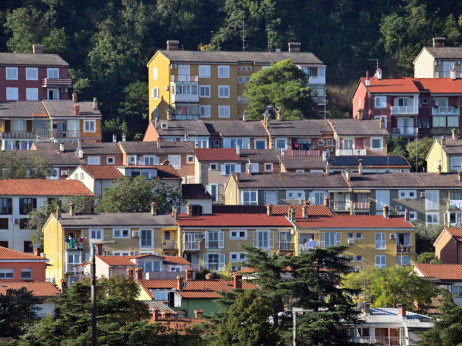 Vroča dražba na Obali: za kvadrat stanovanja skoraj sedem tisočakov