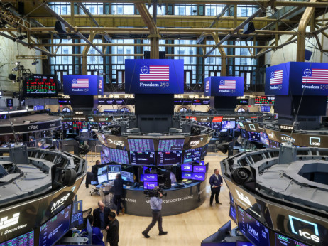 Terminske pogodbe na ameriške delnice rastejo, nafta pada ob optimizmu glede Irana