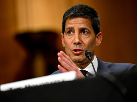 Warsheva kandidatura za šefa Feda skozi prvo sito