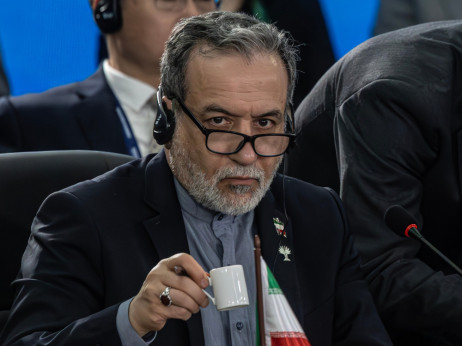 Iranski zunanji minister prvič po vojni obiskal Kitajsko