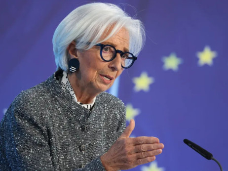 ECB bo letos dvakrat zvišala obrestne mere zaradi skoka inflacije, kaže anketa