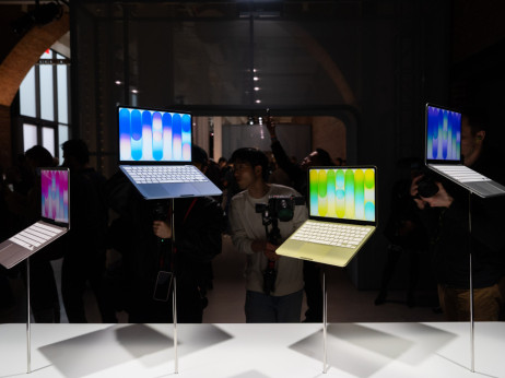 Apple kljub pomanjkanju Macov presenetil analitike