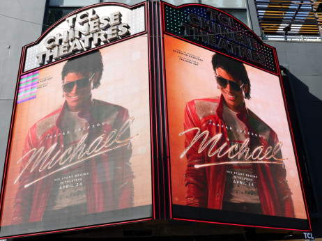 Zakaj se biografski film o Michaelu Jacksonu izogiba Michaelu?