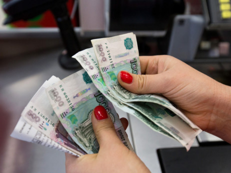 Zakaj se Rusi vračajo h gotovini