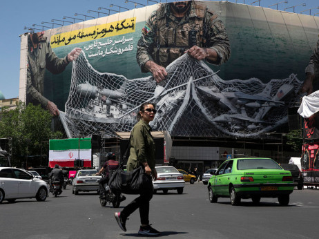 ZDA opozarjajo Iran, da "ura tiktaka", jedrska elektrarna v ZAE tarča napada