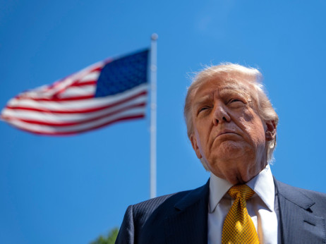 Zastoj v Hormuzu se nadaljuje, Trump pa znova razmišlja o bombardiranju Irana