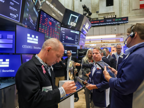 S&P 500 na krilih umetne inteligence presegel 7.500 točk