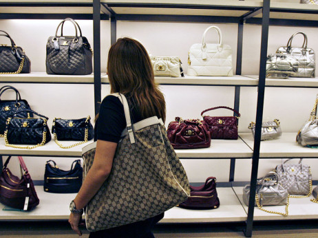 Začenja se velika razprodaja luksuznih znamk – LVMH prodal Marc Jacobs za milijardo dolarjev