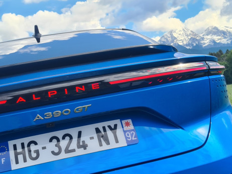 Za volanom alpine A390: Francozi s čustvi izzivajo Porsche