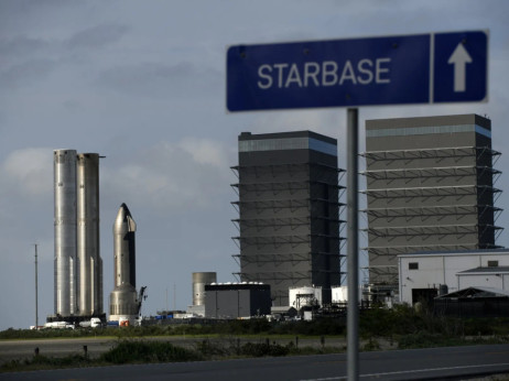 SpaceX razkril milijardne izgube, medtem ko Musk cilja na največji IPO v zgodovini