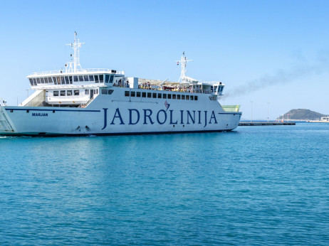 Jadrolinija reže del povezav: koliko bo letos stal trajekt do hrvaških otokov