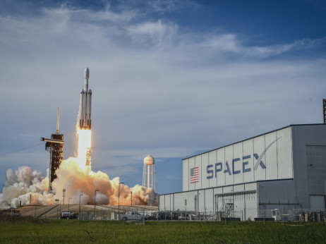 SpaceX naj bi znižal cilj vrednotenja na vsaj 1,8 bilijona dolarjev