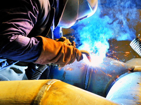 Junijski padec slovenske industrije, proizvodnja ostaja pod ravnijo iz leta 2021