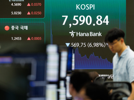 Korejske delnice upadle za desetino z rekorda, prekinitev trgovanja