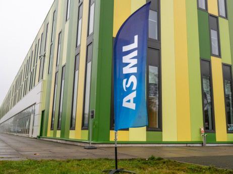 ASML zvišal letošnjo napoved zaradi povpraševanja, ki ga poganja umetna inteligenca