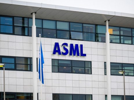 Novica s Kitajske zbila vrednost delnice nizozemske družbe ASML