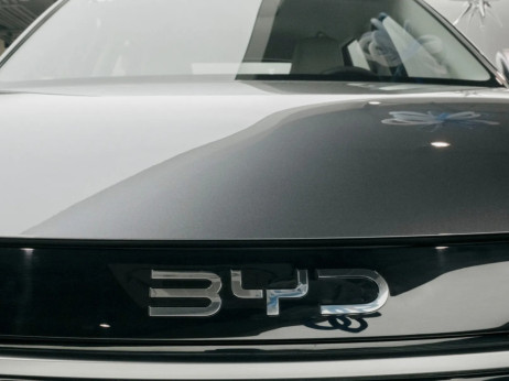 Bo BYD s prestola znova zrinil Teslo?