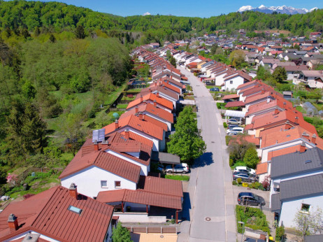 Hiše v Ljubljani: skoraj 60 odstotkov dražje, a manjše kot pred petimi leti