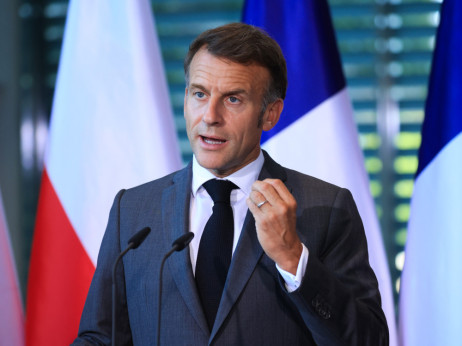 Francoski spopad za proračun bo za Macrona največje tveganje doslej