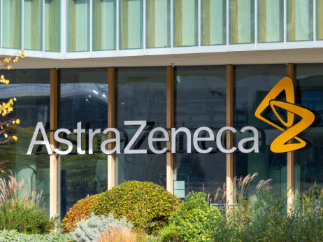 Poslovanje AstraZenece presenetilo: zdravila proti raku spodbujajo rast dobička