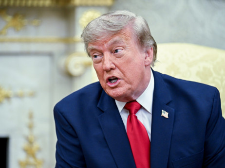 ZDA in Iran ujeti v spirali stopnjevanja konflikta, cena nafta pa raste