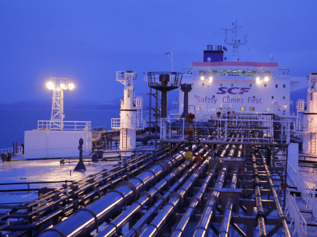 ZDA globoko v Perzijskem zalivu napadle z Iranom povezan tanker