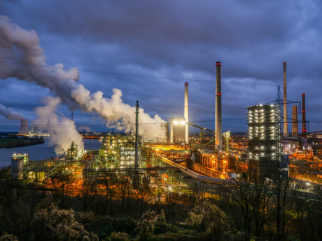 EU rahlja podnebna pravila: industrija dobiva več časa za zmanjšanje emisij
